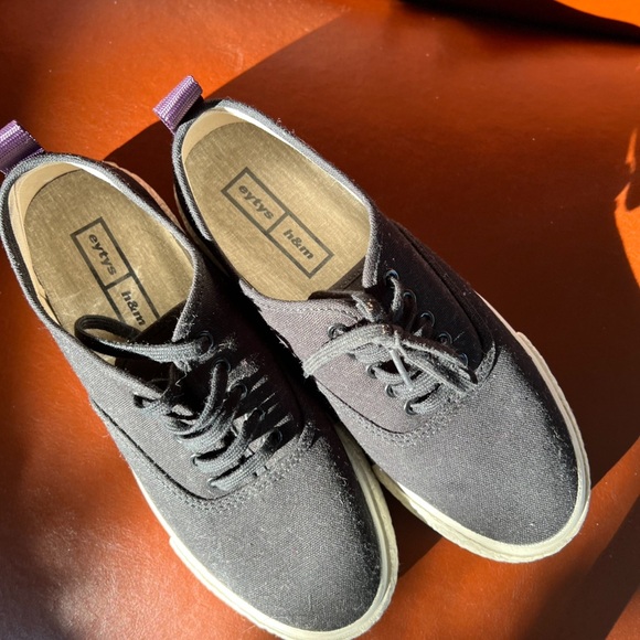 Shoe - Picture 3 of 10